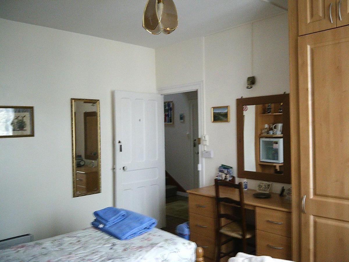 Bed and Breakfast Webb'S Of Glomel Esterno foto
