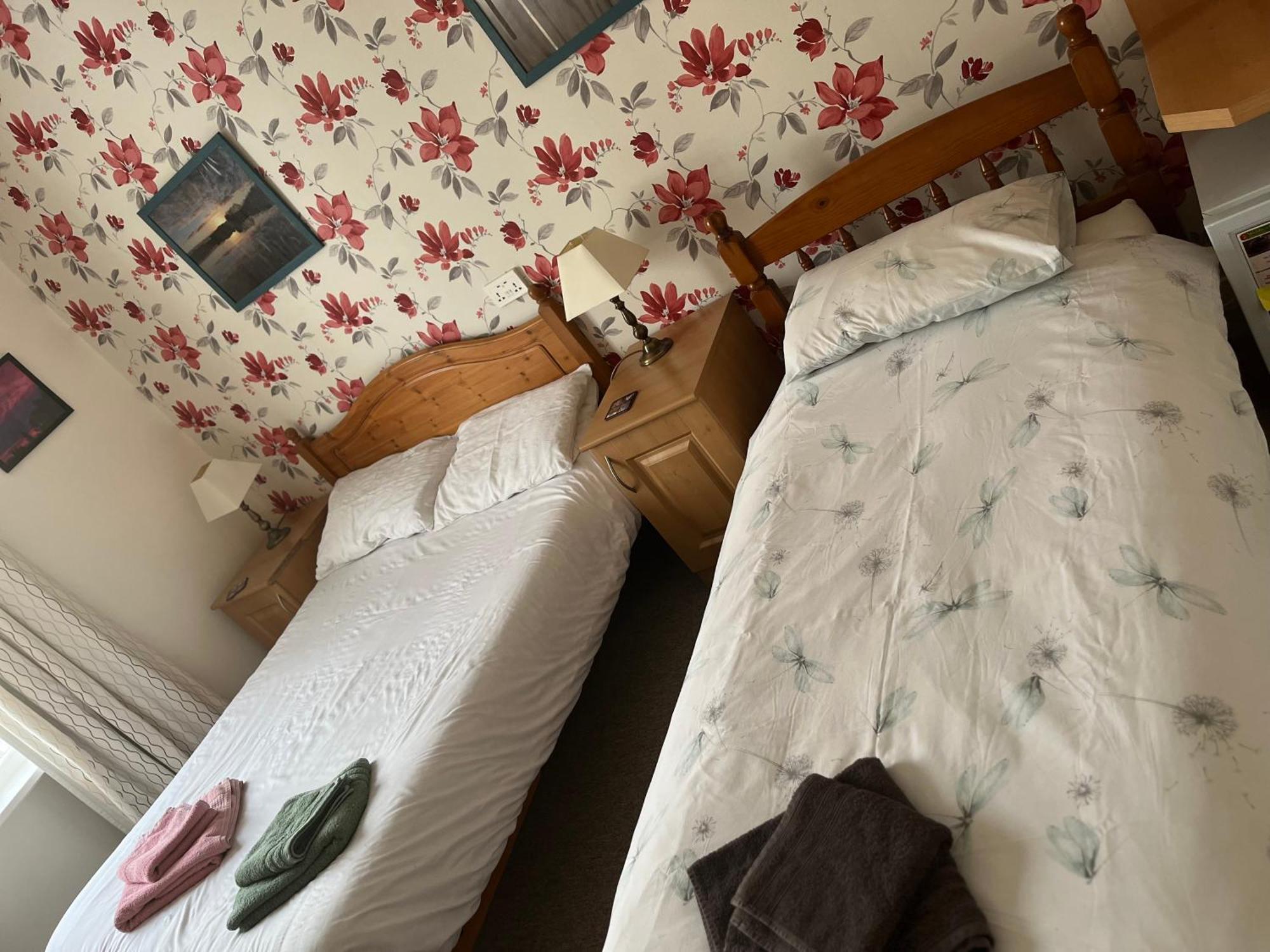 Bed and Breakfast Webb'S Of Glomel Esterno foto