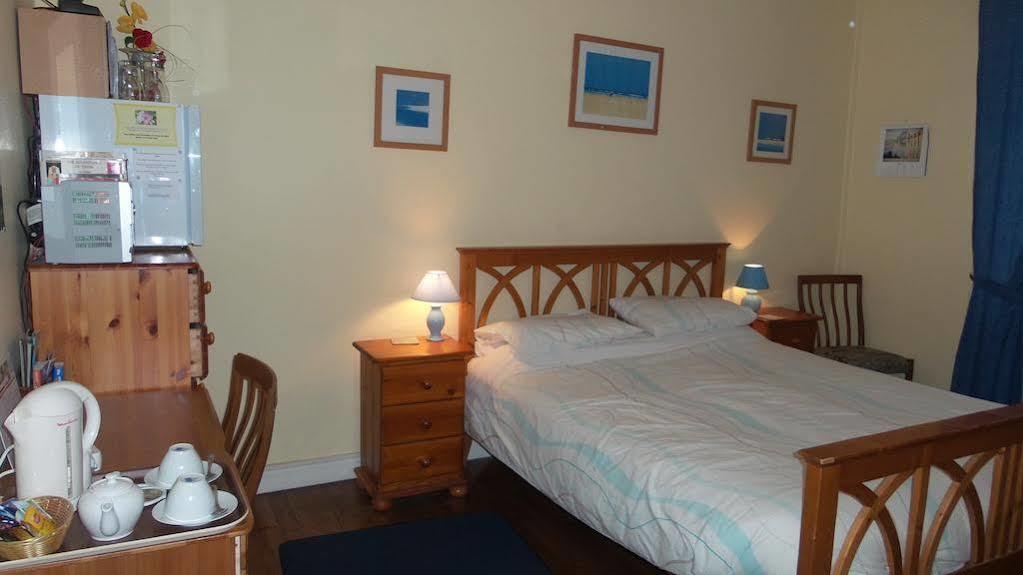 Bed and Breakfast Webb'S Of Glomel Esterno foto