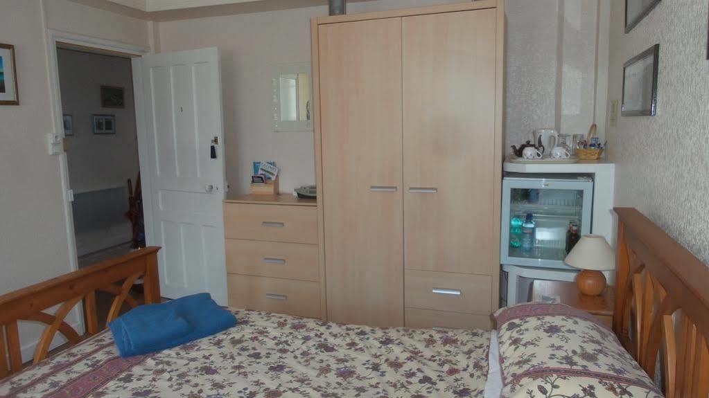 Bed and Breakfast Webb'S Of Glomel Esterno foto
