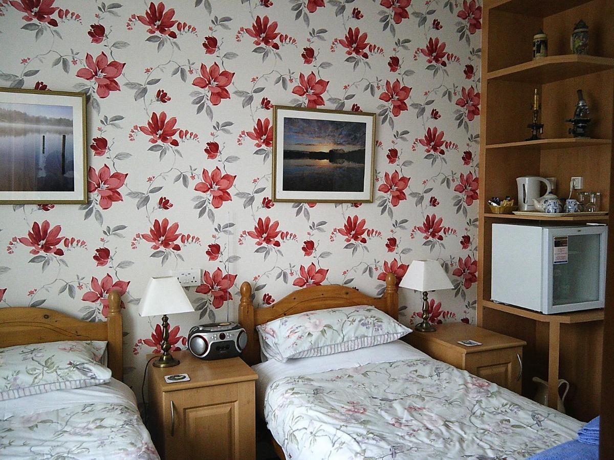 Bed and Breakfast Webb'S Of Glomel Esterno foto